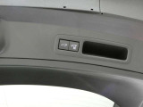【パワーバックドア】パワーバックドア装着車です。ボタンを押すだけ、力要らずでドアの開閉が可能になります。
