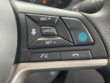 【プロパイロット】高速道路のロングドライブをアシスト。アクセル・ブレーキを制御し前方車との車間距離を保ち、ハンドル操作を制御アシストし走行車線を維持します。