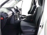 高いホールド性で運転姿勢が安定します。長距離ドライブでも疲れにくいのが魅力です。快適なドライビングライフをお送りください♪
