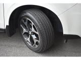 タイヤサイズは225/55R18です。