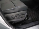 高いホールド性で運転姿勢が安定します。長距離ドライブでも疲れにくいのが魅力です。快適なドライビングライフをお送りください♪