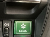★ECONスイッチ★ エコドライブを加速しよう!スイッチをONにすると、運転の仕方によるロスを抑え込み燃費をよくするようクルマが頑張ります(*^ー^*)燃費向上にチャレンジ♪