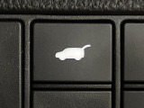 【パワーバックドア】スマートキーや運転席のボタンを押すだけでリアゲートが自動で開閉します!荷物を持っている時や、高い位置にあるバックドアを閉める際に便利な機能です♪