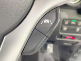【車線逸脱抑制機能】高速道路走行時、車線からはみ出しそうな時にステアリングを制御し車線内を走行する様にアシスト。より安全な運転をサポートしてくれます!