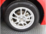 かっこいいホイールですね。 車のイメージを大きく左右するホイール部分はコダワリを持ちたいですね。