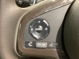 ステアリングにオーディオ操作スイッチが付いています。オーディオ画面に直接タッチしなくても操作が出来ますので、運転に集中できます。