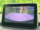 【バックカメラ】駐車時に後方がリアルタイム映像で確認できます。大型商業施設や立体駐車場での駐車時や、夜間のバック時に大活躍!運転スキルに関わらず、今や必須となった装備のひとつです!