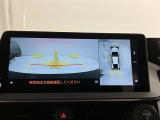 パノラミックビューモニター(シースルービュー機能つき)愛車を上から眺めた映像をナビ画面に表示いたします。メーカーオプション品につき後付けできません。