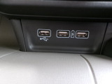 便利な充電用USBジャックも付いています。