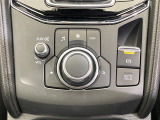 【コマンダースイッチ】ナビやオーディオを手元で操作することができます!画面を見なくても操作できるので、視線が逸れず運転に集中できます。