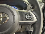 レーダークルーズコントロールを搭載しております。前車との距離をレーダーで測り一定の車間距離とスピードを保つとても便利な機能です。高速道路で楽に安心安全です!