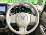 インテリアに合わせたデザインのステアリングは、運転される方のことも考え、運転しやすい形状、大きさです。是非一度、実際に触ってお確かめください。