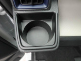 カップホルダーは運転席や助手席からちょうど手の届く位置です!!