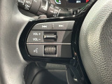 ステアリングにオーディオ操作スイッチが付いています。オーディオ画面に直接タッチしなくても操作が出来ますので、運転に集中できます。