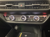 運転席と助手席にシートヒーターが付いています☆寒い時期に腰周りを温めてくれるので体全体が温まりやすいのは勿論、暖房と違い顔に風が当たらないので、乾燥肌やドライアイの方でも大丈夫☆