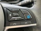 「プロパイロット」は、高速道路等の自動車専用道路の単一車線での運転支援技術です。アクセル、ブレーキ、ステアリングをクルマがアシスト。ドライバーの負担を軽減します。