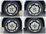 純正アルミホイール装着です!個性的で、車体デザインにもピッタリです!