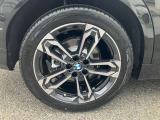 【BMWアロイホイル】軽量かつ強度に拘ったアロイホイル。走行性能ポテンシャルを引き出す設計。車の足元を引き締めてくれる大きなポイントはアロイホイルです。