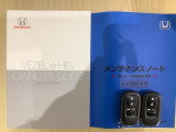 スマートキーは鍵をバッグに入れたままでもドアロックの開閉やエンジンのON・OFFができます。夜間や雨の日も鍵を探さなくて良いので便利です。