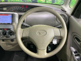 インテリアに合わせたデザインのステアリングは、運転される方のことも考え、運転しやすい形状、大きさです。是非一度、実際に触ってお確かめください。
