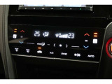 運転席と助手席の温度設定の変更が可能な左右独立タイプのデュアルエアコンです♪♪♪暑がりな人・寒がりな人も誰もが車内を快適にお過ごしいただけます♪♪♪