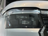 LEDヘッドライトは、点灯の瞬間から最大光量を発揮し、突然暗くなるトンネルなどでの安定感を高めます。
