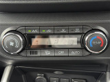 【 オートエアコン 】車内温度を感知して自動で温度調整をしてくれるのでいつでも快適な車内空間を創り上げます。