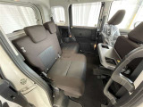 後席での快適なドライブを提供する、運転席・助手席シートバックテーブルです♪ドリンクホルダー2個付きです(^^♪