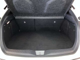 トノカバーも付いています。 荷室の荷物も見えないので安心ですね。