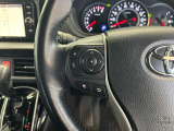 運転中、オーディオの操作をしてて、ハッとしたことはありませんか?ステアリングスイッチは、運転中でもハンドルでオーディオの操作が可能です。安全なドライブをサポートします。