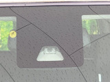 【スマートアシスト】走行中に前方の車両等を認識し、衝突しそうな時は警報とブレーキで衝突回避と被害軽減をアシスト。より安全にドライブをお楽しみいただけます。