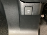 アクセサリーソケットはUSBのアダプターなどをつければ、スマホの充電にも使えます。