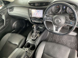 アダプティブタイプのオートクルーズです。車線中央付近を走行するようにステアリングを制御し、運転者のハンドル操作を支援します。