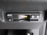 ETC付。高速道路の料金所はキャッシュレスで通過です。サービスエリア等にあるスマートインターの出入りも利用可能でとっても便利。ご納車後すぐにお使い頂けるようセットアップしてのお渡しとなります。
