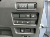 両側オートスライドドアです♪運転席のボタンやキーのボタンでも開閉できます!手荷物がいっぱいの時でも簡単にドアの開け閉めができるのでとっても便利です♪