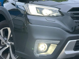 【LEDヘッドライト】悪天候や夜間走行時も良好な視界を確保し安心して運転できる高輝度LEDヘッドライトを装備!点灯速度が早く、消費電力も抑えられています。