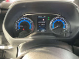 走行距離8882Km 4.2インチTFT液晶ディスプレイにて多彩な車両情報にすばやくアクセス可能  標識検知機能で事故、違反の軽減をサポート