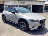 ALH機能付きLEDヘッドライト。対向車にまぶしい思いをさせずに自分は明るい視界を確保できます。