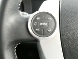 ステアリングスイッチでオーディオの各種切替や音量調整が行えます。