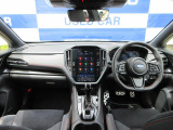 シンプルで機能的な運転席まわり。車を操作することを重視したインテリア。