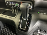 発進時から滑らかに加速する無段階変速のCVTはストップ&ゴーの多い街の中も快適です