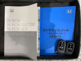 スマートキーは鍵をバッグに入れたままでもドアロックの開閉やエンジンのON・OFFができます。夜間や雨の日も鍵を探さなくて良いので便利です。