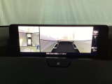 【シースルービュー】360&deg;ビュー・モニターを進化させています。駐車場や細い路地といった狭い場所において、発進・徐行する際、接触する可能性のある対象を早く確認できます。