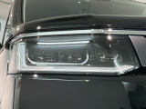 LEDヘッドライトは、点灯の瞬間から最大光量を発揮し、突然暗くなるトンネルなどでの安定感を高めます。