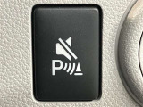 納車前にご案内しますボディーコーティングを施工する事をお勧めします。理由1納車時ピカピカ、2洗車も楽々だし雨で多少の汚れも無くなります、3運転してて気持ちがよいetc.