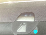 【シティブレーキアクティブシステム】低速走行中に前方の車両等を認識し、衝突しそうな時は警報とブレーキで衝突回避と被害軽減をアシスト。より安全にドライブをお楽しみいただけます。
