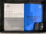 スマートキーは鍵をバッグに入れたままでもドアロックの開閉やエンジンのON・OFFができます。夜間や雨の日も鍵を探さなくて良いので便利です。