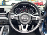 【純正革巻きステアリング】上質な革を使用することで、手にしっかり馴染みとても運転しやすいハンドルです♪