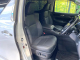 運転席シート廻りは使用感も少なく、良好な状態となっています。前オーナー様が丁寧に使っていたことがよくわかりますね。