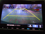 バックカメラの画像です。ガイドラインがスムースな車庫入れをサポートいたします。車庫入れの安心感がアップしますね。